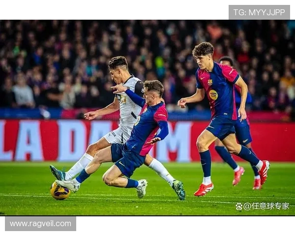 华伦西亚主场迎战巴萨双方争夺西甲积分榜关键战役